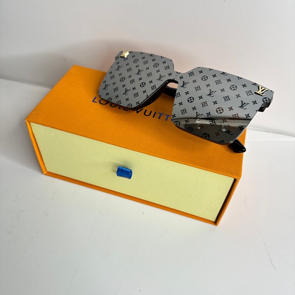 LV unisex Sunglasses | Excellent condition | Essential Accessory